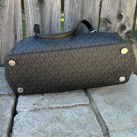 👛 Like New Michael Kors large tote - Picture 4 of 6